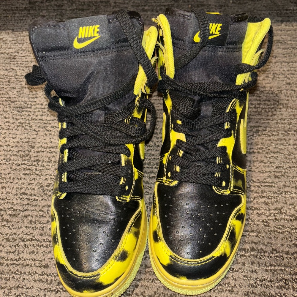 Nike dunk high retro 1985 yellow strike, size 7 US women’s.